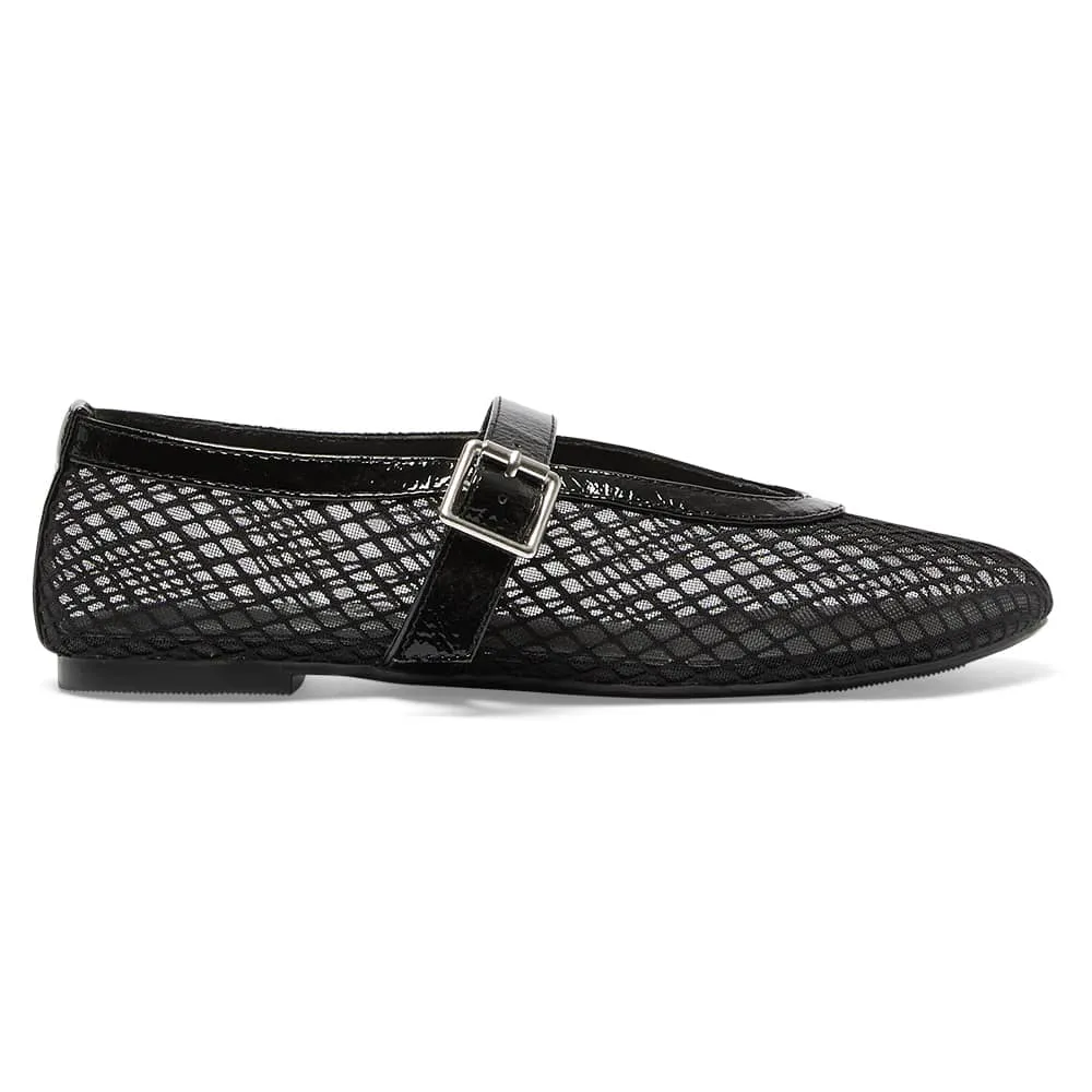 Reign Flat in Black